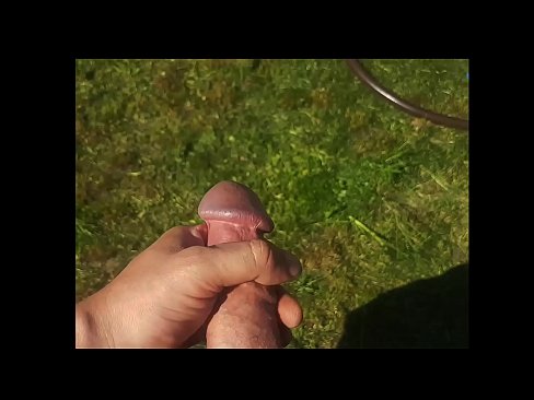 ❤️ O bunăciune fierbinte își face sex cu păsărica roz și ejaculează cu un squirt într-o grădină de vară ❤❌  at porn ro.pi-porno.ru