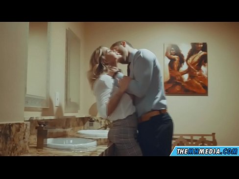 ❤️ Când o blondă cu sânii mari te seduce într-o toaletă publică ❤❌  at porn ro.pi-porno.ru